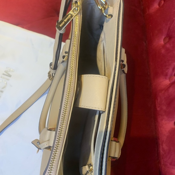 Micheal Kors handbag in gorgeous, versatile beige color with dust bag - Picture 4 of 10